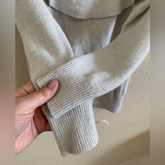 Banana Republic Ruffle Off The Shoulder Sweater Cream Gray Wool Cashmere 🌴 - Picture 7 of 10